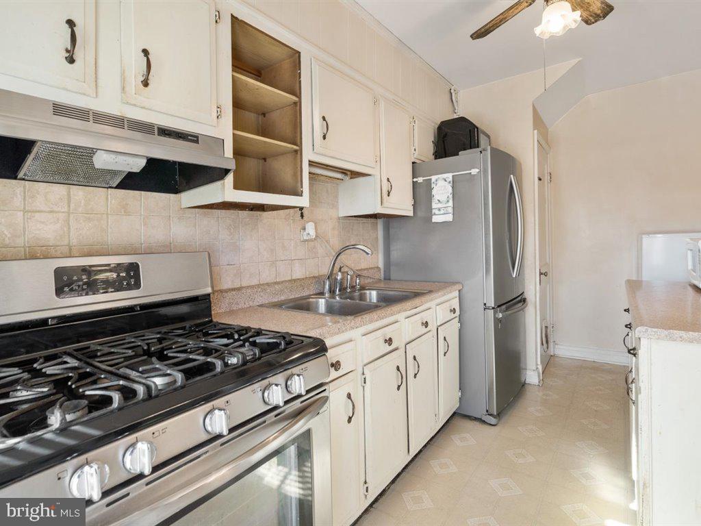 822 Braeside Road Baltimore, MD 21229 - Photo 11 of 34