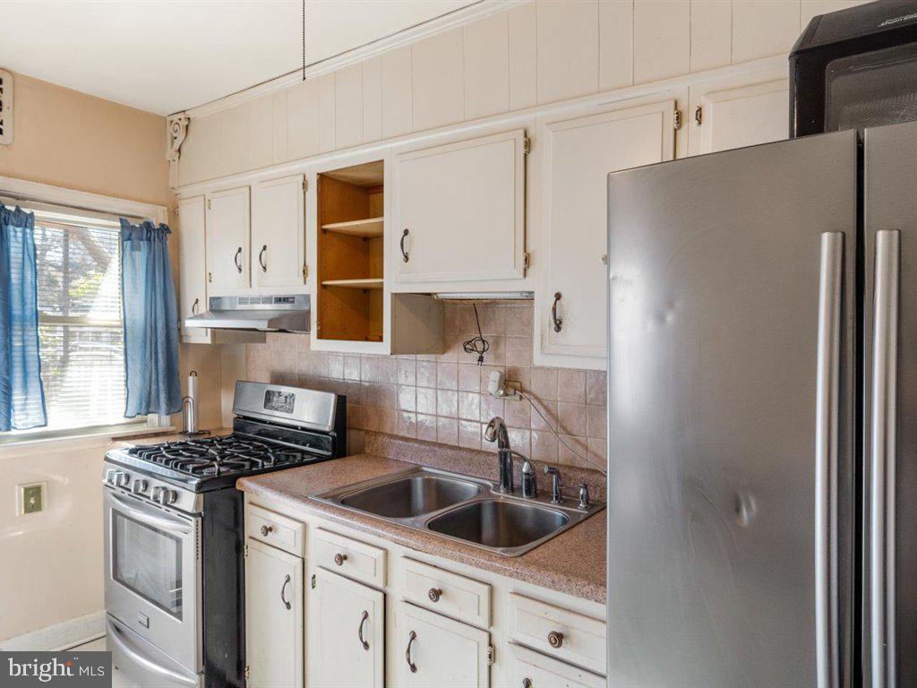 822 Braeside Road Baltimore, MD 21229 - Photo 13 of 34