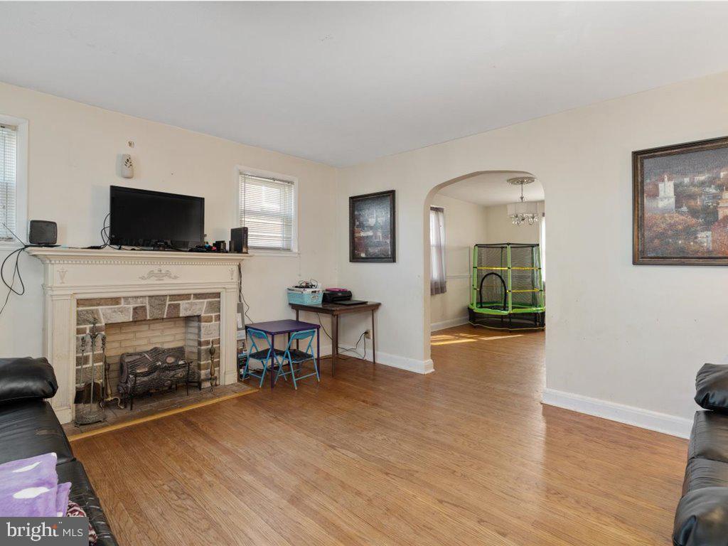 822 Braeside Road Baltimore, MD 21229 - Photo 4 of 34