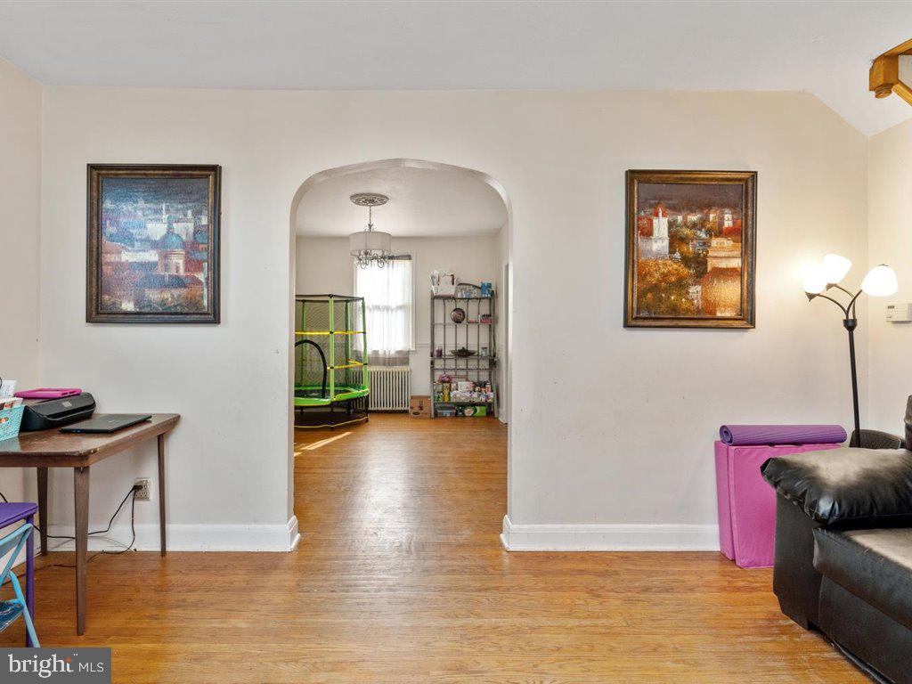 822 Braeside Road Baltimore, MD 21229 - Photo 5 of 34