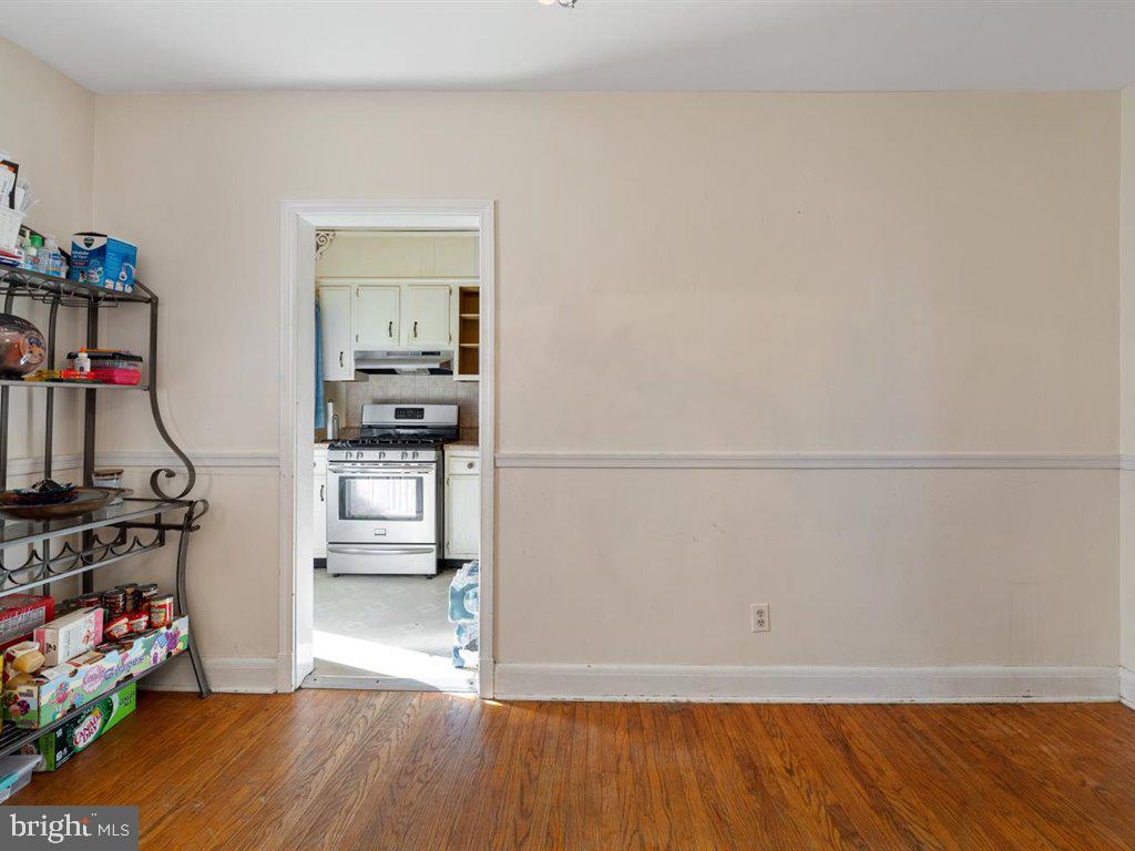 822 Braeside Road Baltimore, MD 21229 - Photo 9 of 34