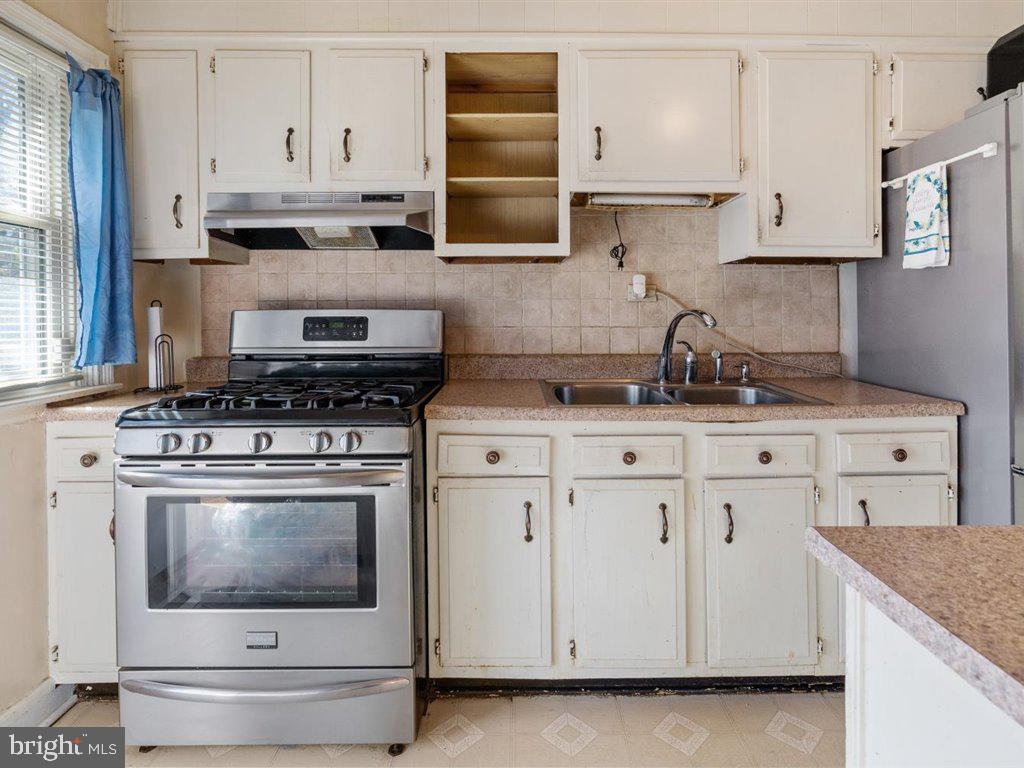 822 Braeside Road Baltimore, MD 21229 - Photo 10 of 34