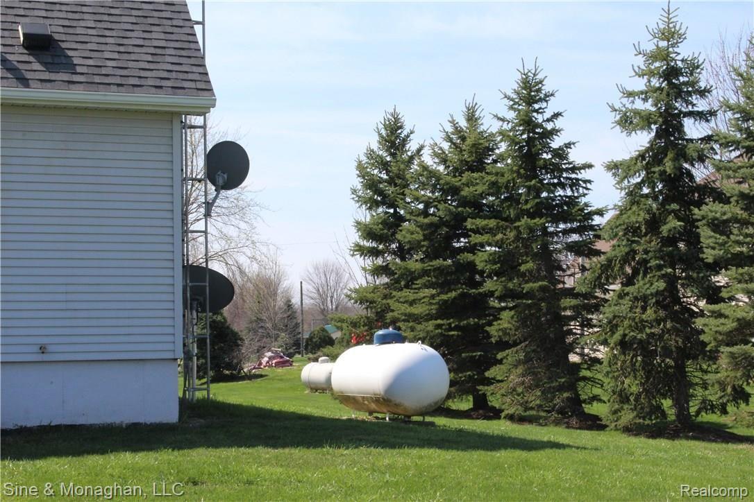 26523 Prinz Road Richmond, MI 48062 - Photo 6 of 61 SIDEVIEW OF PROPANE TANK.