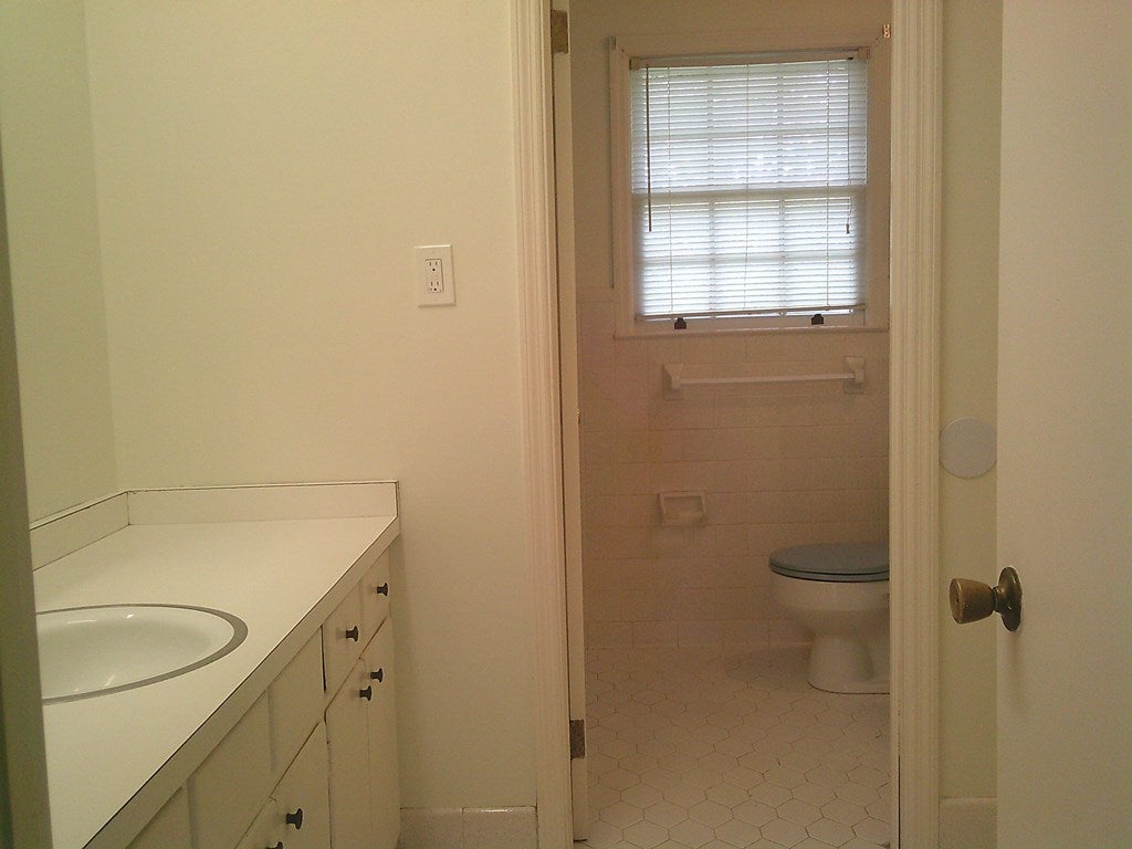 3914 Robinhood Road Valdosta, GA 31606 - Photo 21 of 39 Gallery Image 21