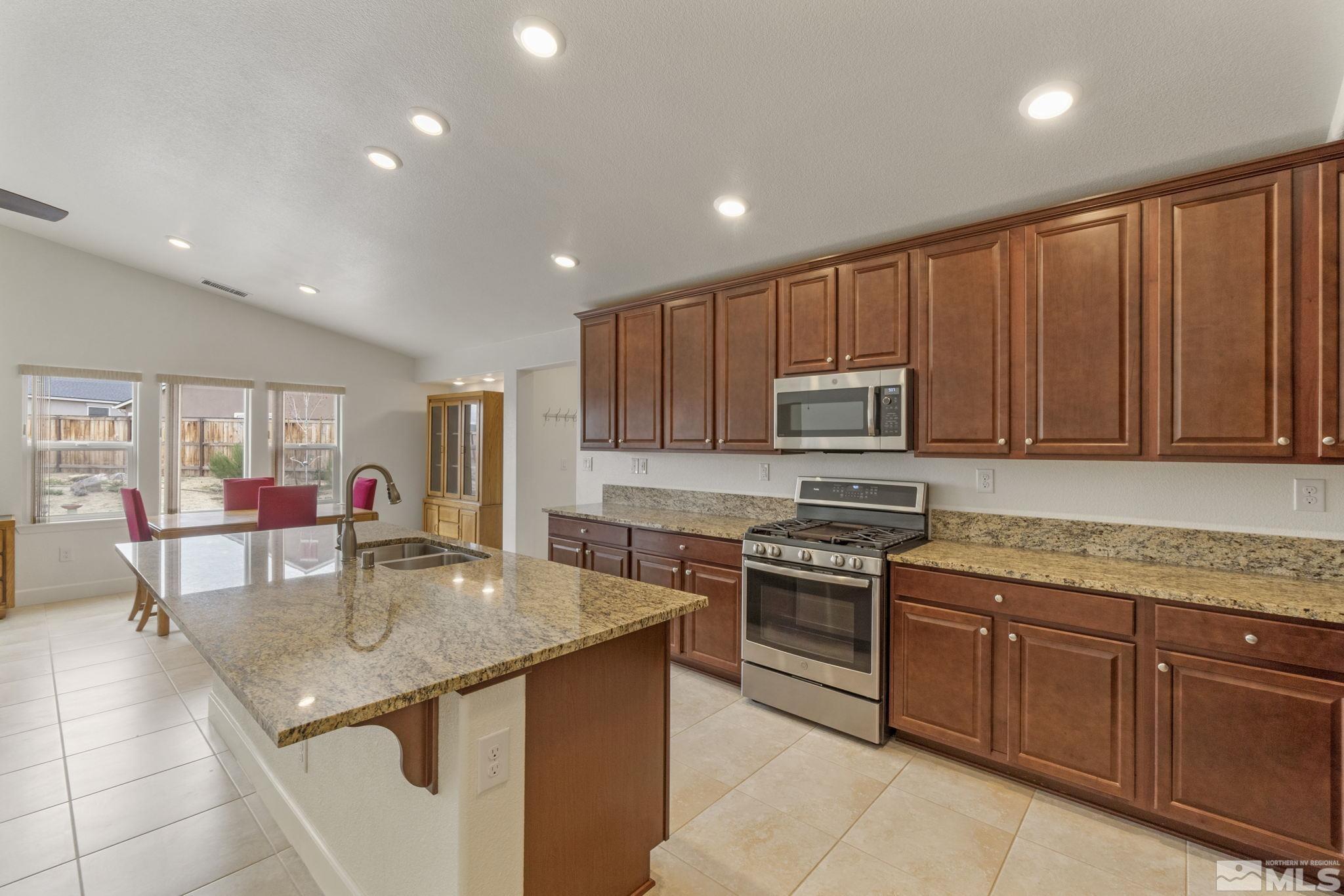 7635 Souverain Lane Reno, NV 89506 - Photo 4 of 22 Photo 4