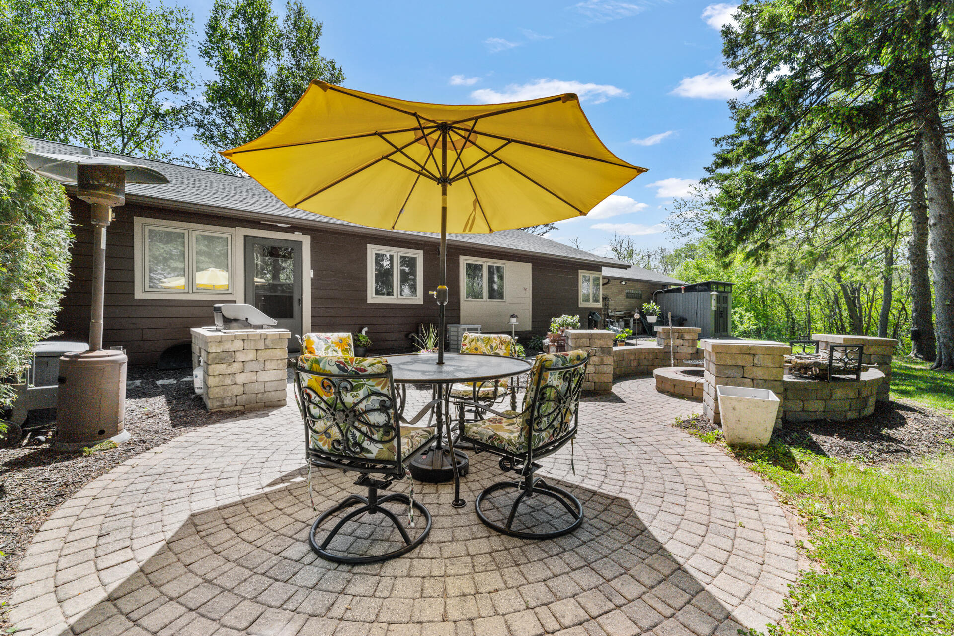 7124 Pioneer Road Cedarburg, WI 53012 - Photo 21 of 32 Incredible backyard patio