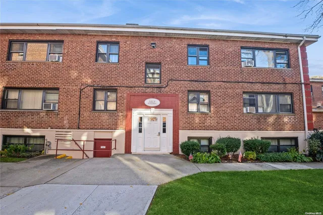 $355,000 | 91 Tulip Avenue, Unit LB4, Floral Park, NY 11001