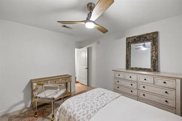 $3,000 | 2512 Azalea Court, Galveston, TX 77551