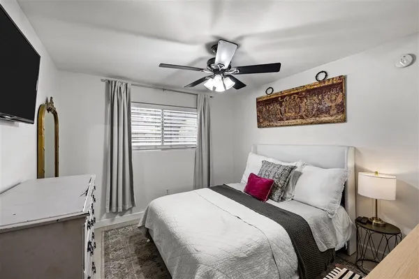 $3,000 | 2512 Azalea Court, Galveston, TX 77551