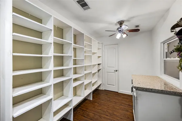 $3,000 | 2512 Azalea Court, Galveston, TX 77551