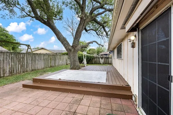 $3,000 | 2512 Azalea Court, Galveston, TX 77551