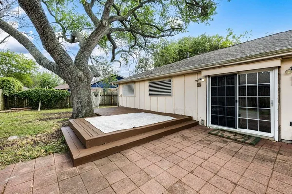 $3,000 | 2512 Azalea Court, Galveston, TX 77551