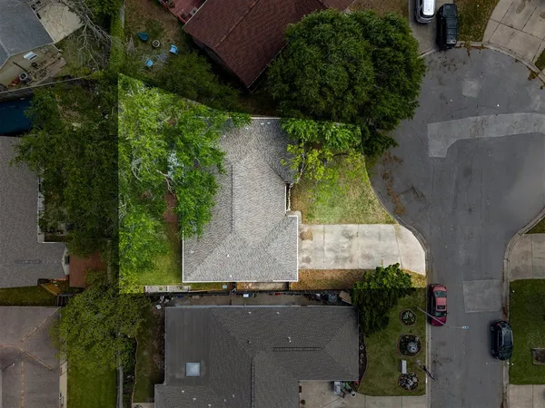 $3,000 | 2512 Azalea Court, Galveston, TX 77551