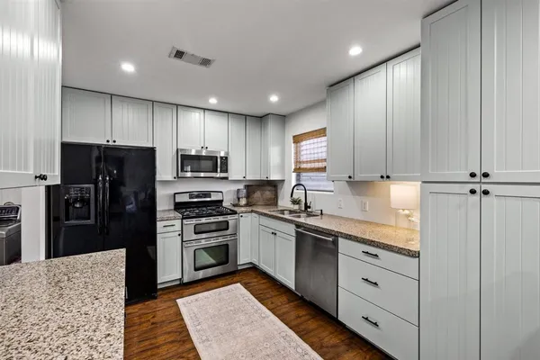 $3,000 | 2512 Azalea Court, Galveston, TX 77551