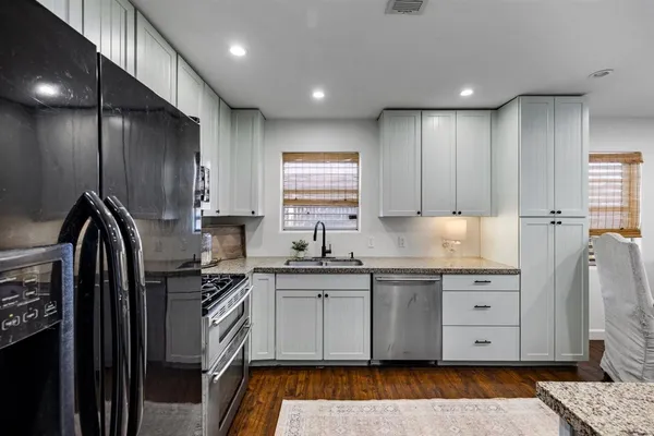 $3,000 | 2512 Azalea Court, Galveston, TX 77551