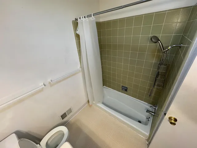 a view of a livingroom with furniture