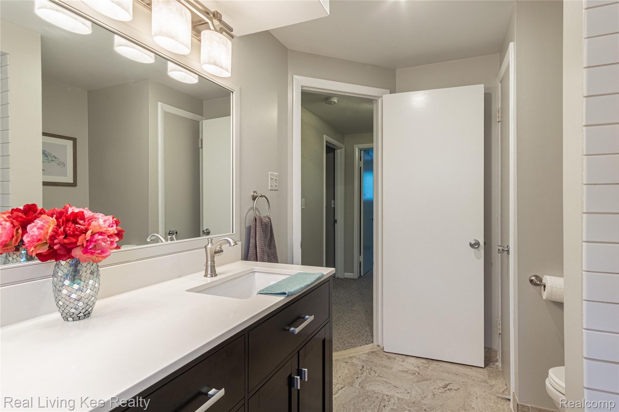 1088 North Adams Road Rochester, MI 48306 - Photo 29 of 49 Interiors (19 of 39).jpg