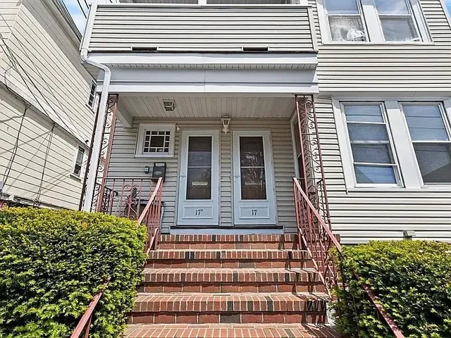 $3,300 | 17 Cypress Street, Unit 2, Somerville, MA 02143
