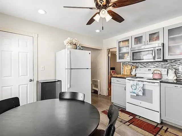 $3,300 | 17 Cypress Street, Unit 2, Somerville, MA 02143