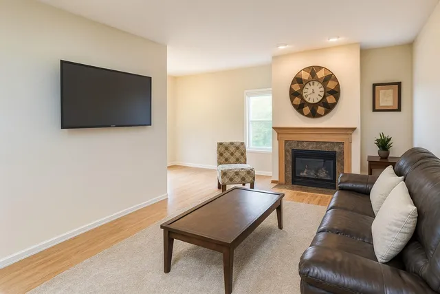 $290,000 | 6869 Folkestone Road, Unit 614, Apple Valley, MN 55124