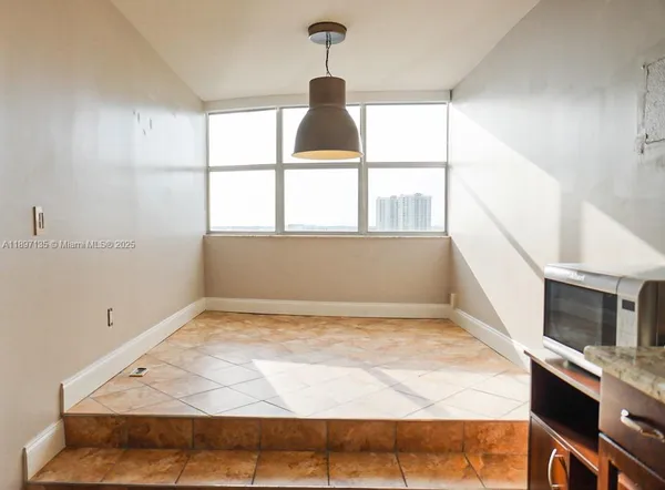 $2,600 | 100 Golden Isles Drive, Unit 10, Hallandale Beach, FL 33009