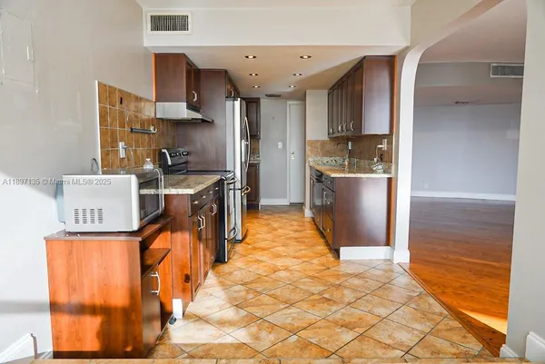 $2,600 | 100 Golden Isles Drive, Unit 10, Hallandale Beach, FL 33009