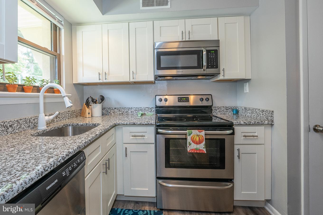 315 South Valley Forge Road Devon, PA 19333 - Photo 7 of 40 Kitchen -granite countertops
