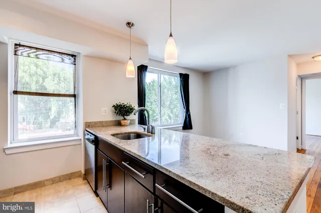 $2,200 | 420 16th Street Southeast, Unit 208, Washington, DC 20003