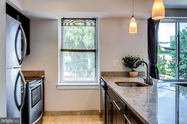 $2,200 | 420 16th Street Southeast, Unit 208, Washington, DC 20003