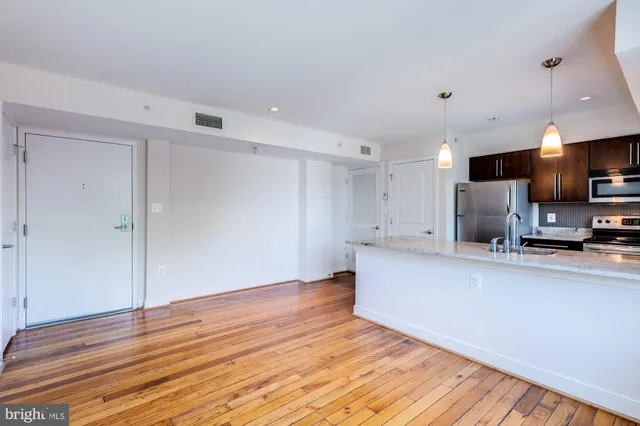 $2,200 | 420 16th Street Southeast, Unit 208, Washington, DC 20003