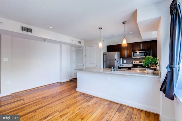 $2,200 | 420 16th Street Southeast, Unit 208, Washington, DC 20003