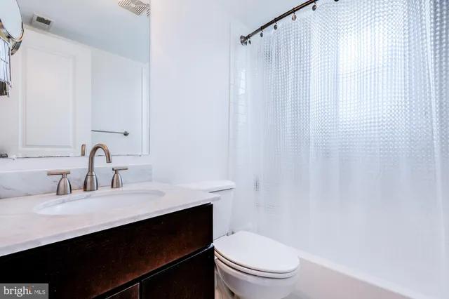 $2,200 | 420 16th Street Southeast, Unit 208, Washington, DC 20003