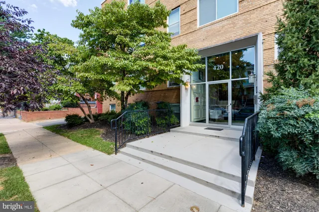 $2,200 | 420 16th Street Southeast, Unit 208, Washington, DC 20003
