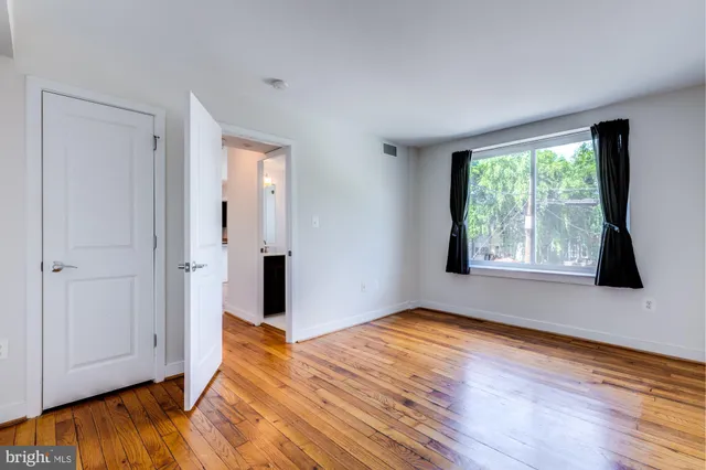 $2,200 | 420 16th Street Southeast, Unit 208, Washington, DC 20003