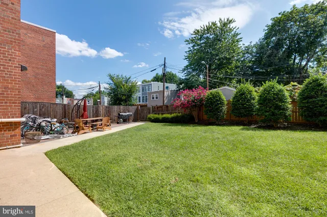 $2,200 | 420 16th Street Southeast, Unit 208, Washington, DC 20003