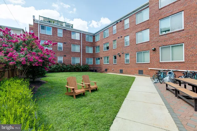 $2,200 | 420 16th Street Southeast, Unit 208, Washington, DC 20003