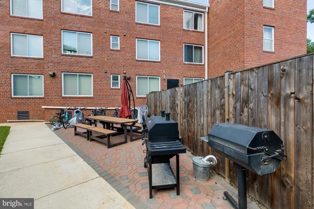 $2,200 | 420 16th Street Southeast, Unit 208, Washington, DC 20003