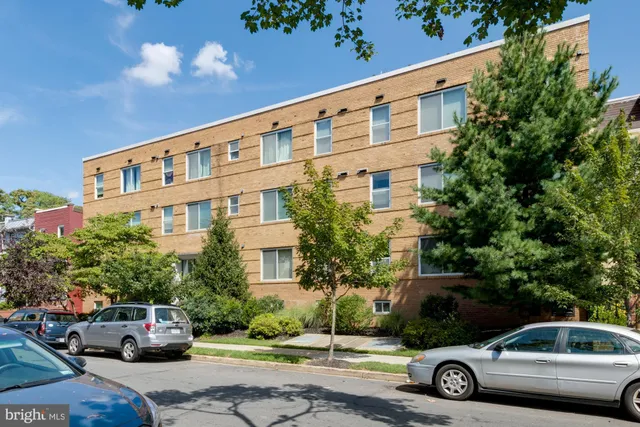 $2,200 | 420 16th Street Southeast, Unit 208, Washington, DC 20003