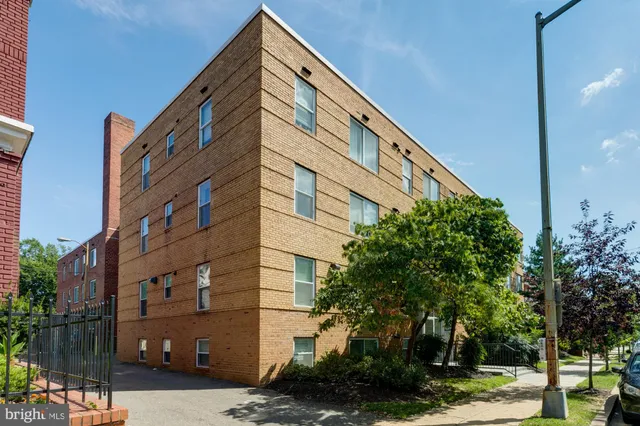 $2,200 | 420 16th Street Southeast, Unit 208, Washington, DC 20003