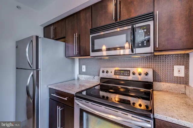 $2,200 | 420 16th Street Southeast, Unit 208, Washington, DC 20003
