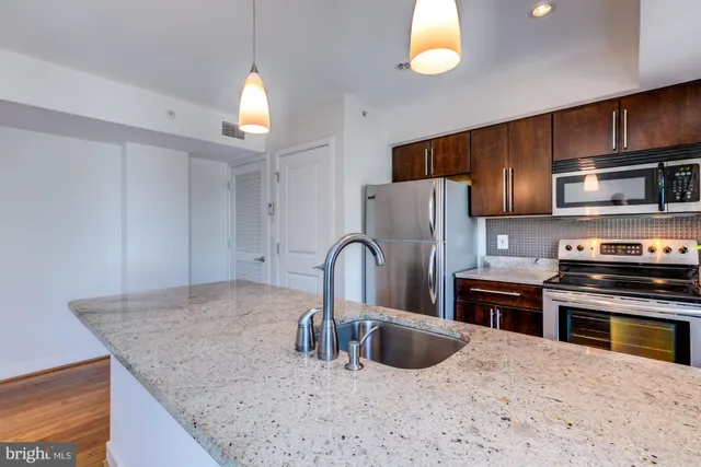 $2,200 | 420 16th Street Southeast, Unit 208, Washington, DC 20003