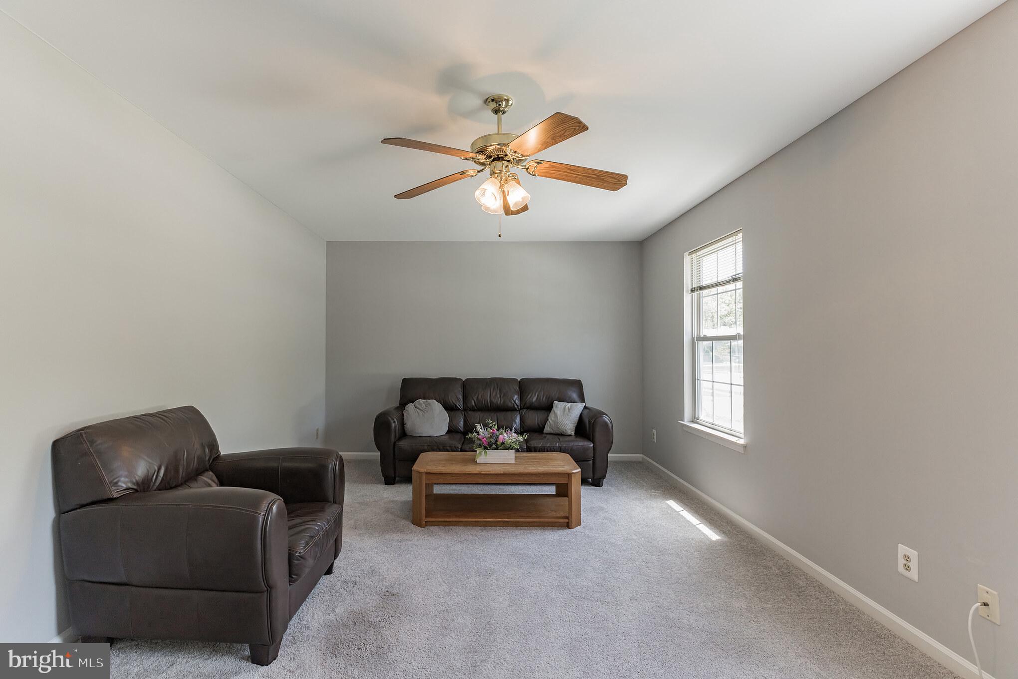 435 Country Way Mickleton, NJ 08056 - Photo 5 of 30 Living room