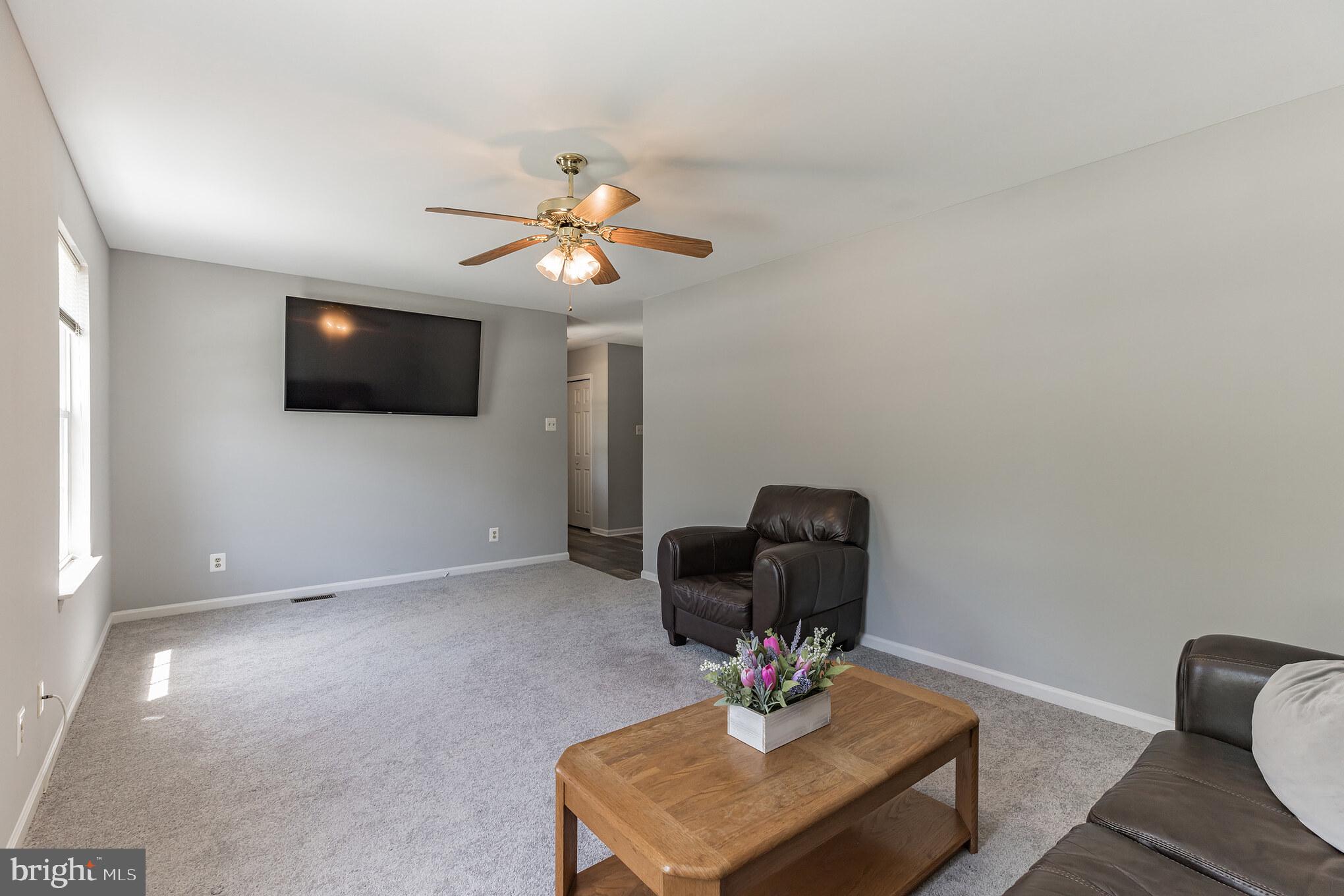 435 Country Way Mickleton, NJ 08056 - Photo 8 of 30 Living room