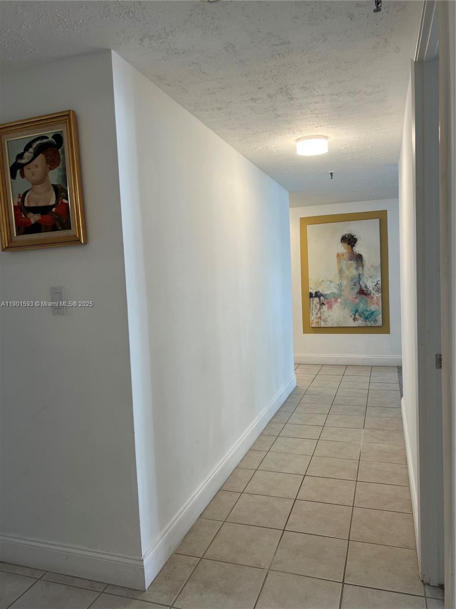 520 Brickell Key Drive, Unit A900 Miami, FL 33131 - Photo 12 of 58 an entryway with painting on the wall