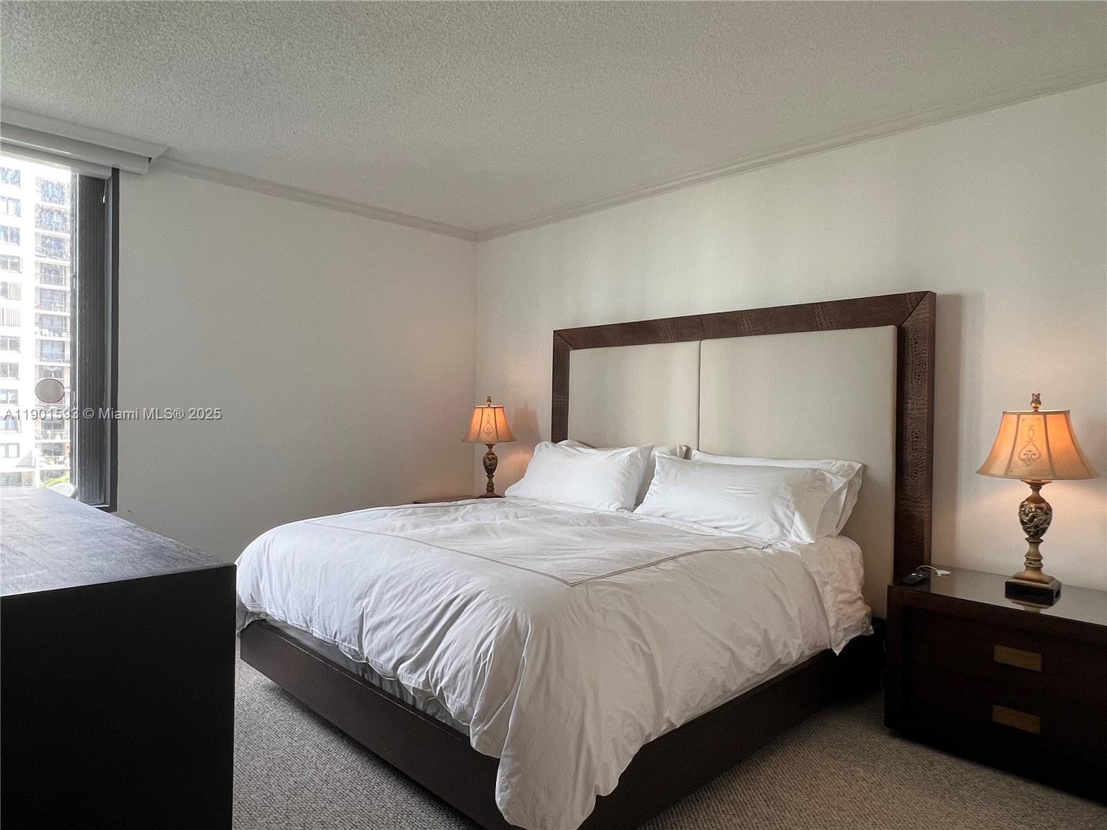 520 Brickell Key Drive, Unit A900 Miami, FL 33131 - Photo 20 of 58 a bedroom with a bed and a lamp