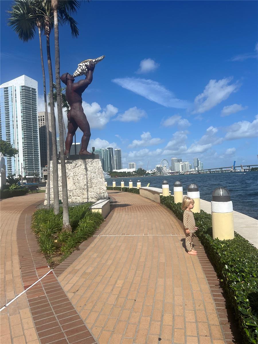 520 Brickell Key Drive, Unit A900 Miami, FL 33131 - Photo 49 of 58 a view of a terrace with sitting area