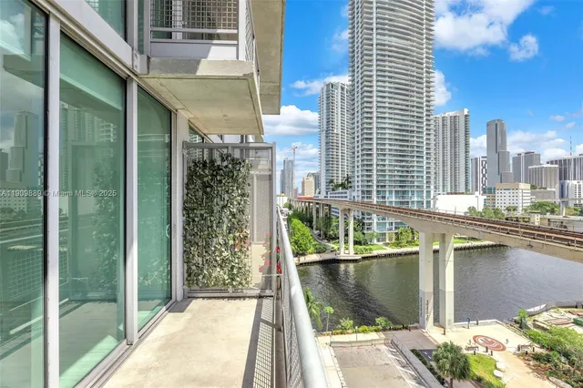 $2,750 | 690 Southwest 1st Court, Unit 1008, Miami, FL 33130