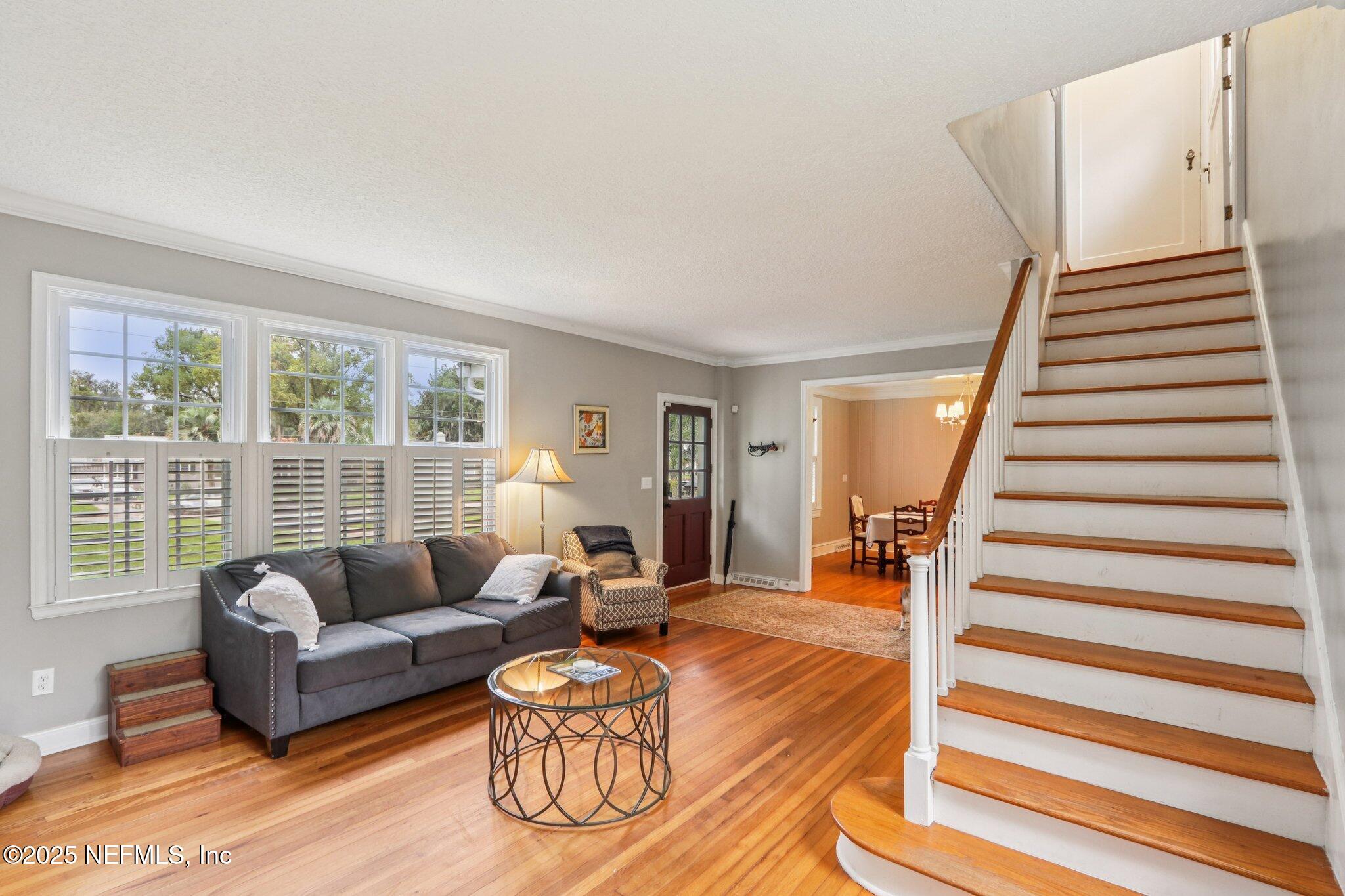 1605 Lorimier Road Jacksonville, FL 32207 - Photo 20 of 57 a living room with furniture and a large window