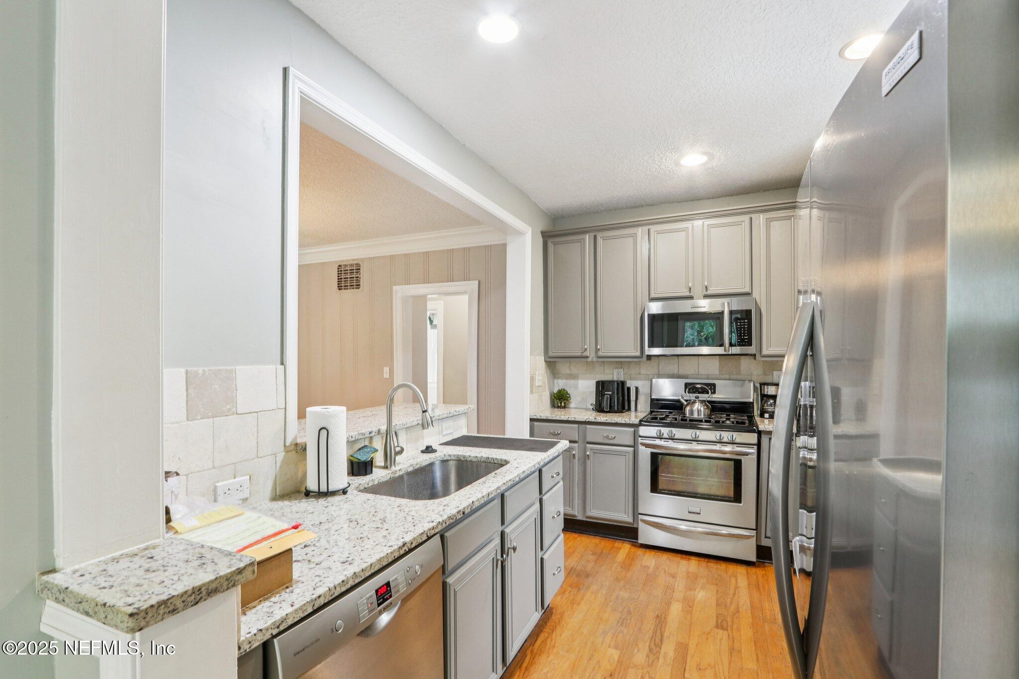 1605 Lorimier Road Jacksonville, FL 32207 - Photo 27 of 57 Kitchen