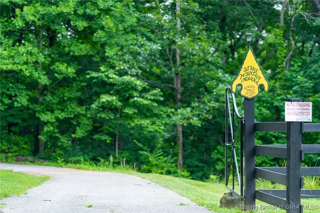 $975,000 | 4261.4259 Stone Mountain Road, New Albany, IN 47150